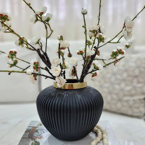 شاخه شکوفه ژاپنی کوتاه